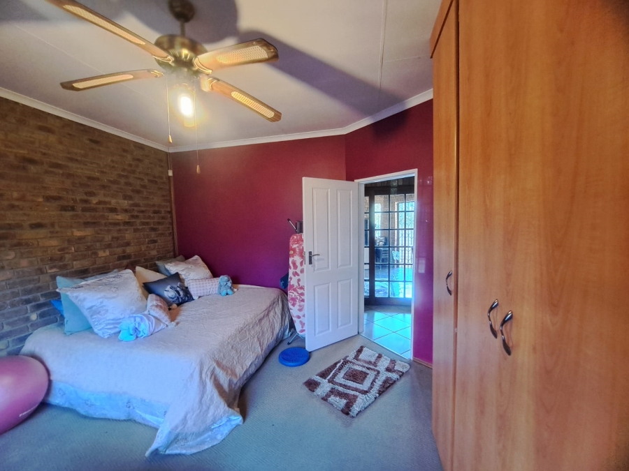 3 Bedroom Property for Sale in Heuwelsig North West